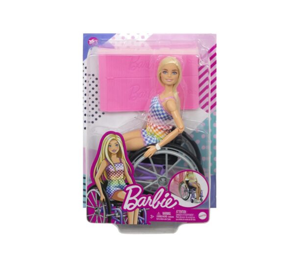 Barbie nukk ratastoolis