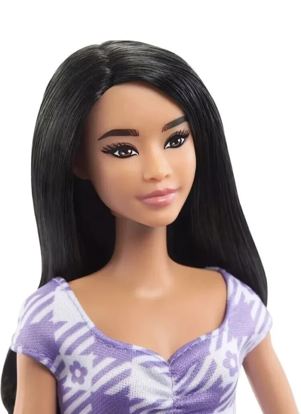 Barbie nukk lilla kleidi ja mustade juustega