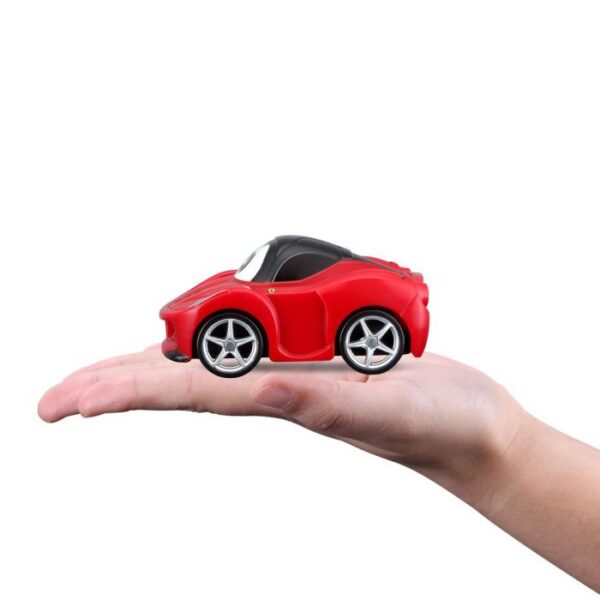 punane väike auto koos autorajaga lastele