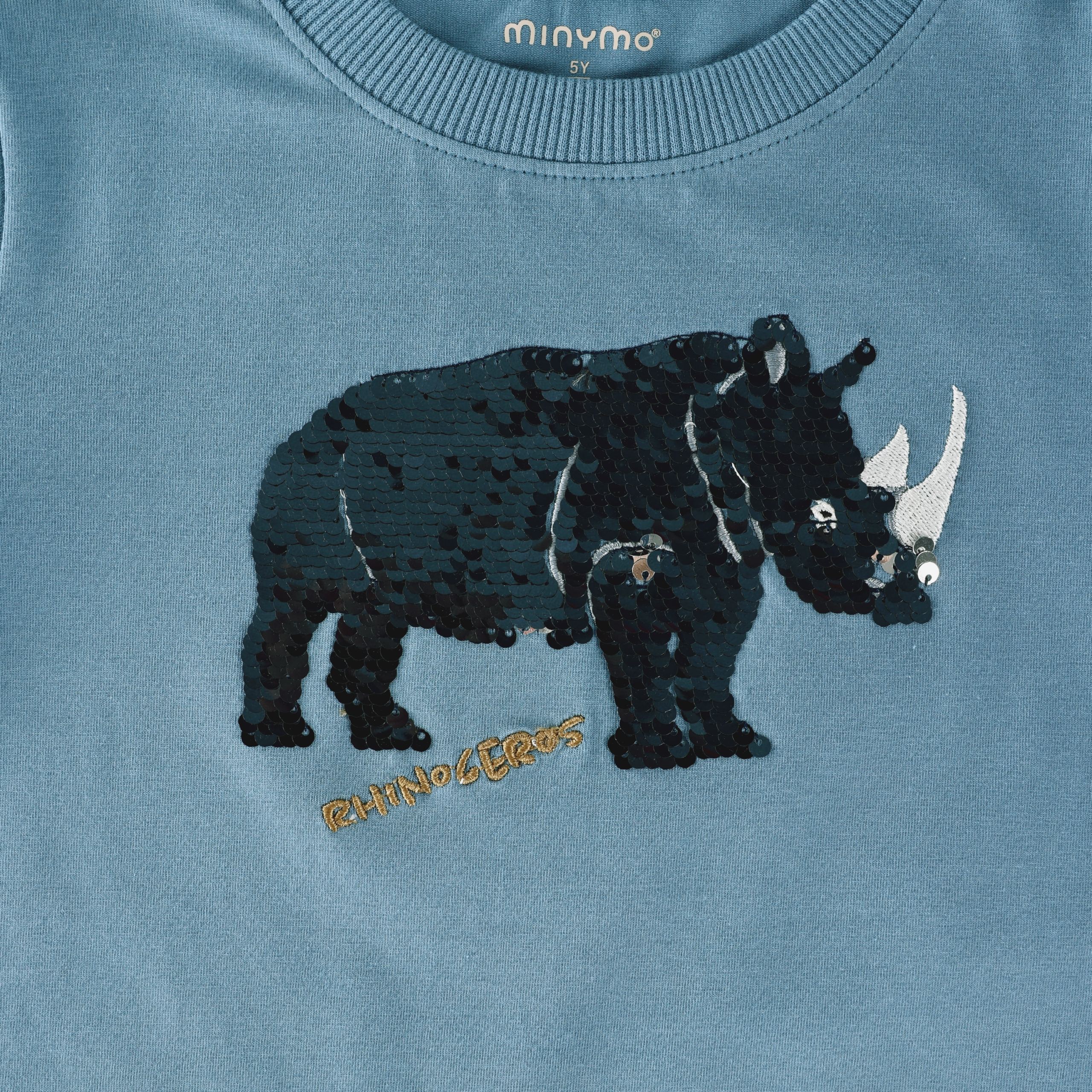 poiste sinine kahte värvi litriteg ninasarvikuga t-särk