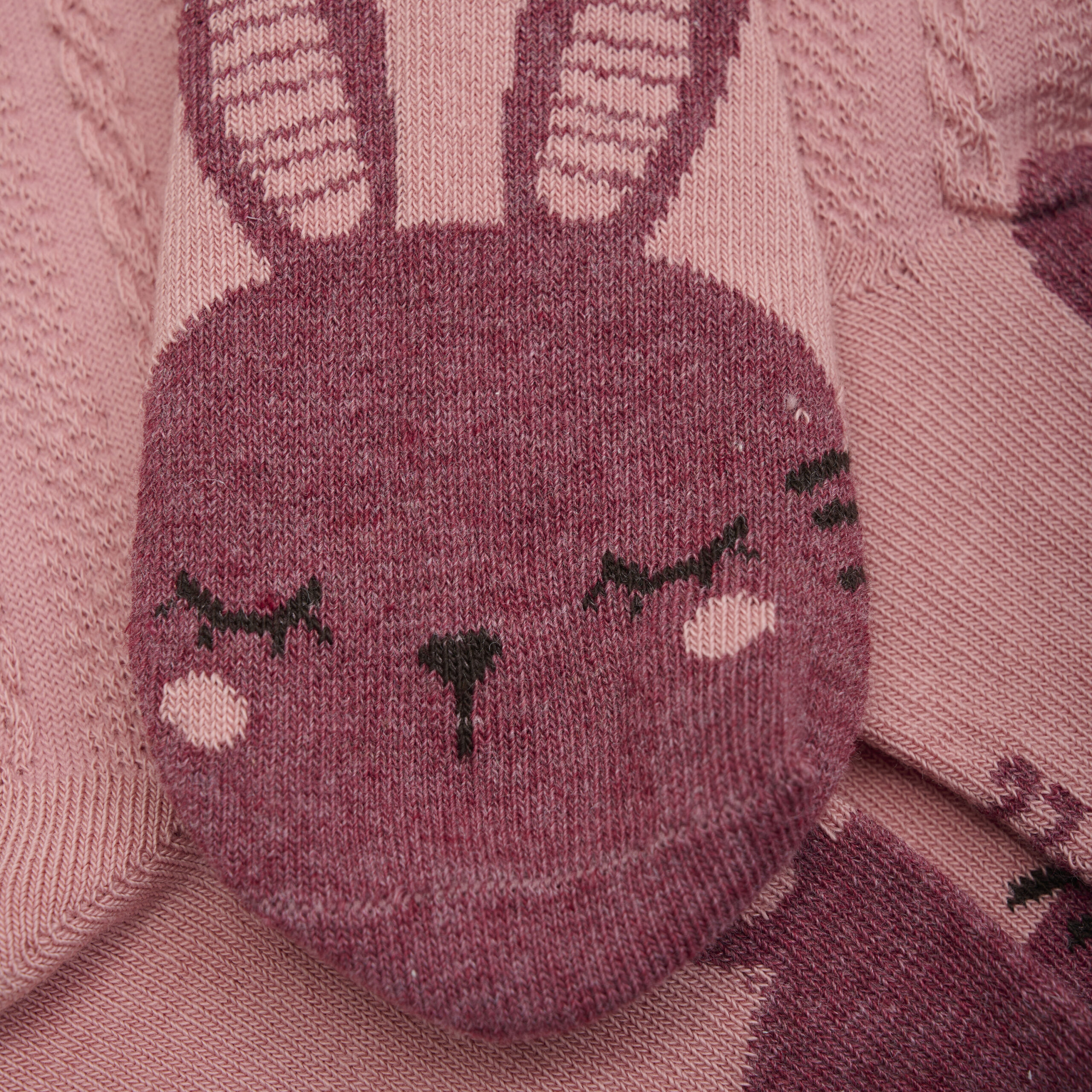 beebide roosad jänesega sokkid