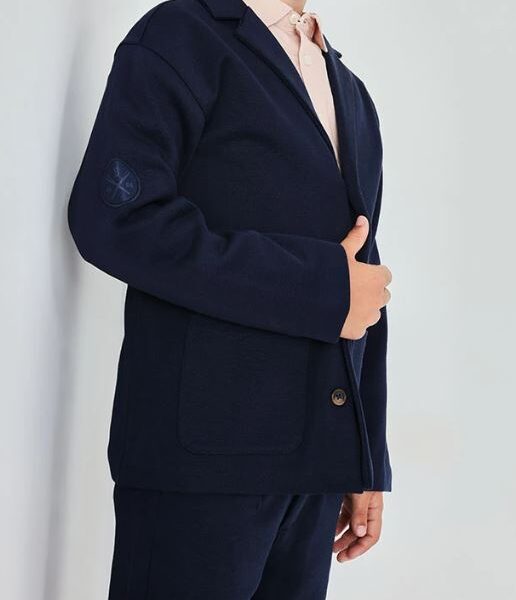 poiste sinine kootud pintsak