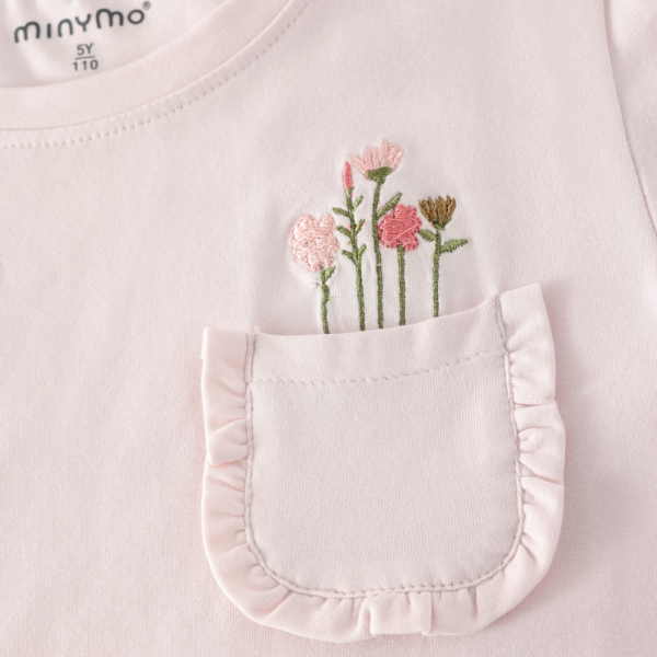 Lühikeste varrukatega valge lilledega