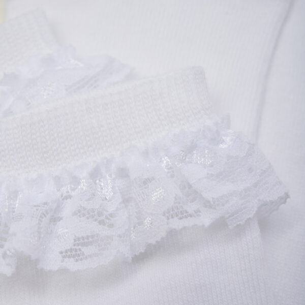 laste valged pitsäärega põlvikud