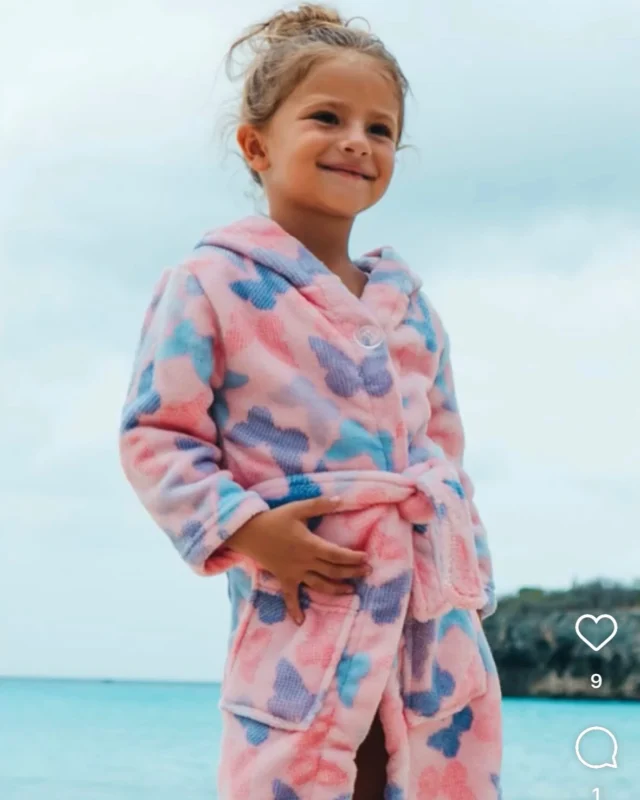Playshoes hommikumantlid lastele pehmest fliisist ja froteekangast 🦄🦋🐬🌸 
#hommikumantel # lasteriided #moonkids_eesti
